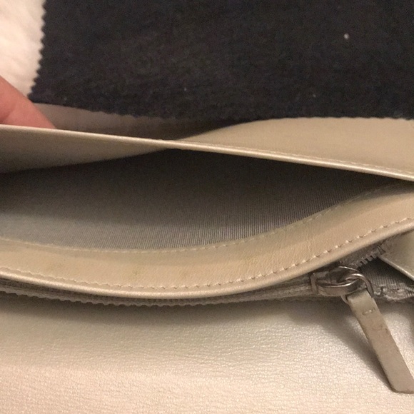 CHANEL - Pearl Bifold Wallet - Picture 10 of 13